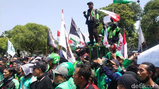 Demo ojol di Jember