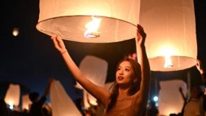 Kemeriahan Festival Lentera Bikin ‘Sesak’ Langit Thailand