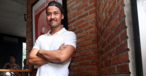 Potret Hot Chicco Jerikho Mandi Galon, Pamer Otot