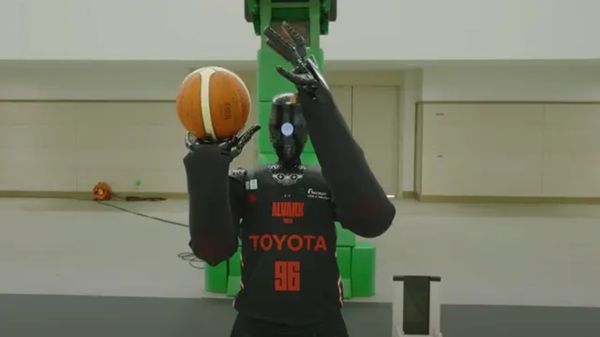 Robot Humanoid Toyota Pecahkan Rekor Dunia Tembakan Basket Terjauh!