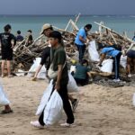 Bali Bersih-bersih Sampah Plastik Musiman yang Kotori Banyak Pantai