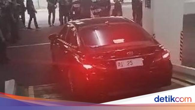 Soal Toyota Crown RI 25 yang Ditumpangi Menteri Dikti Satryo