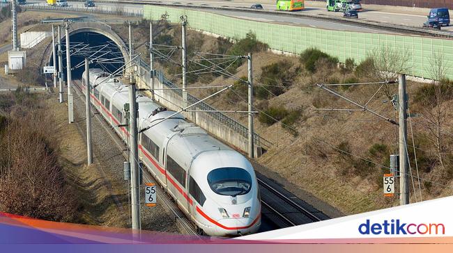 Ajaib, Pria Selamat Setelah Gelantungan di Luar Kereta Cepat Jerman